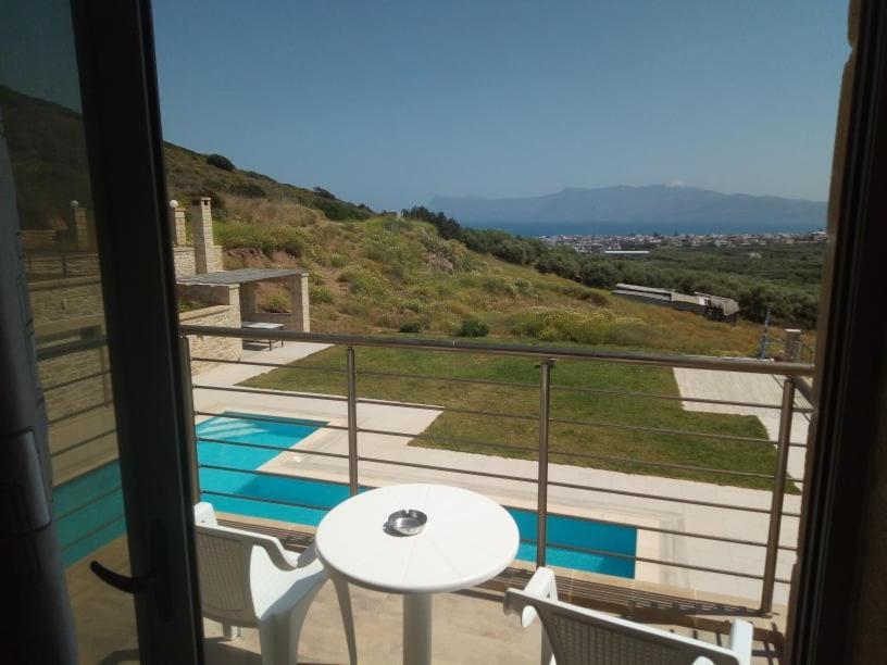 Villa Stylianos And Studios Kíssamos Eksteriør bilde